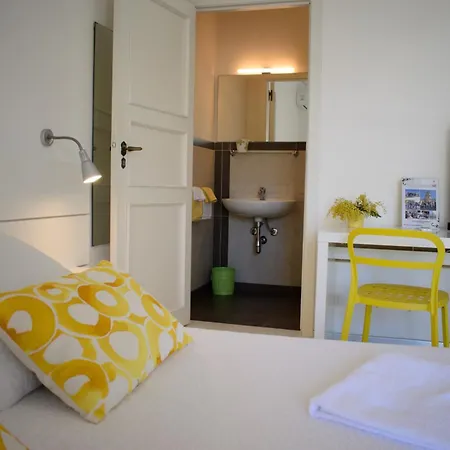 Guest house Lo Scalo 2.0 *