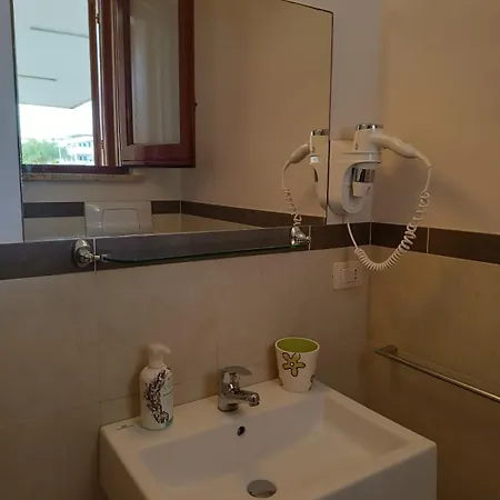 Guest house Lo Scalo 2.0 *